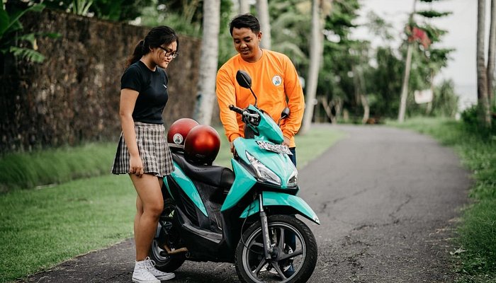 CANGGU SCOOTER LESSONS
