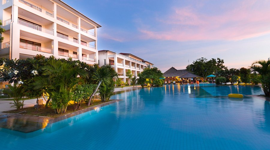 Peninsula Bay Resort