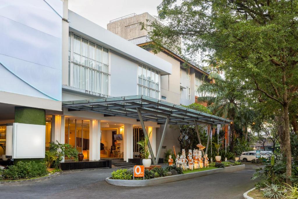 HARRIS Hotel & Residence Sunset Road Bali