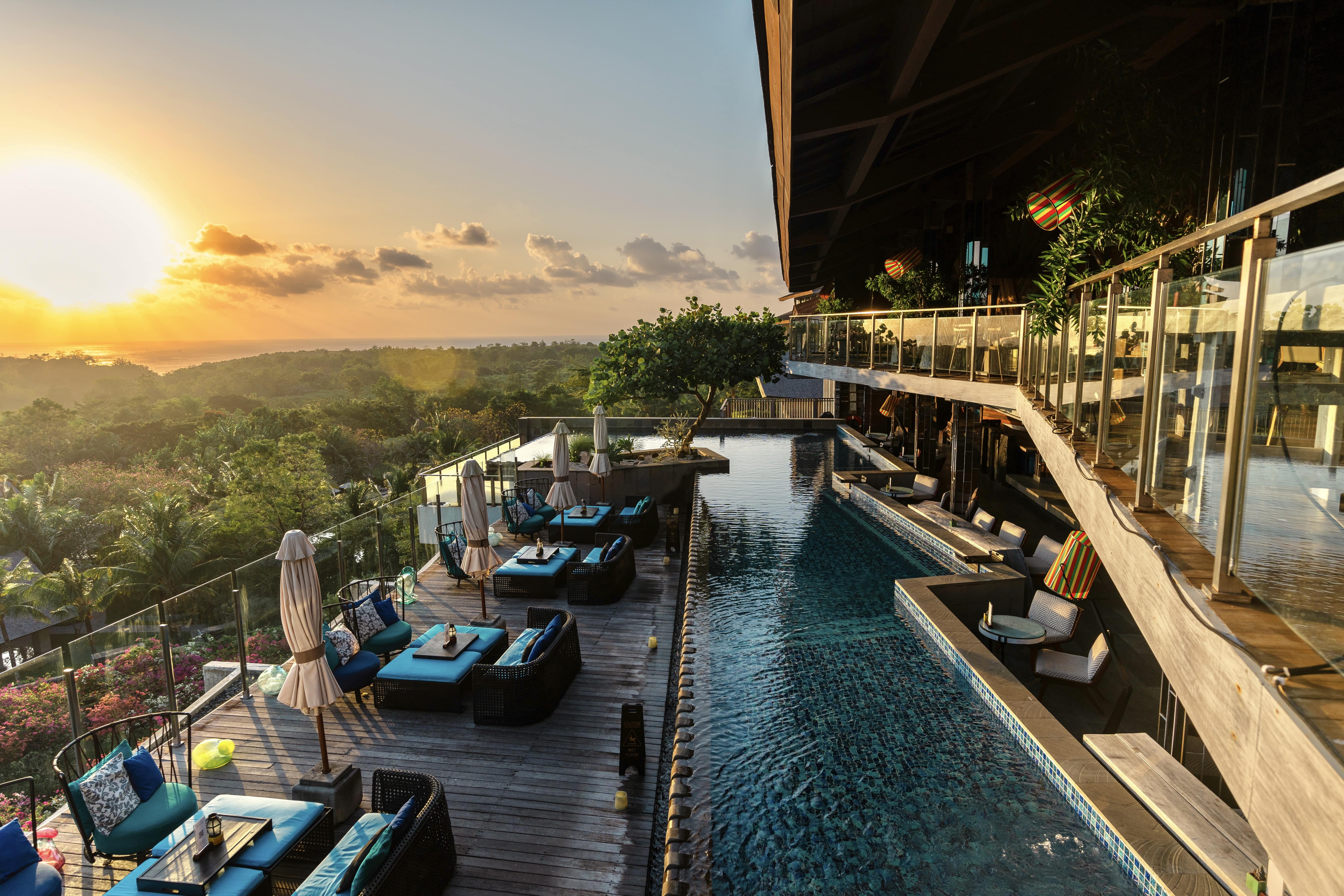 Unique Rooftop Bar & Restaurant
